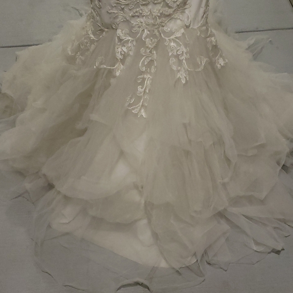 Tule Mermaid Oleg Cassini Wedding Dress in Ivory - Picture 9 of 16